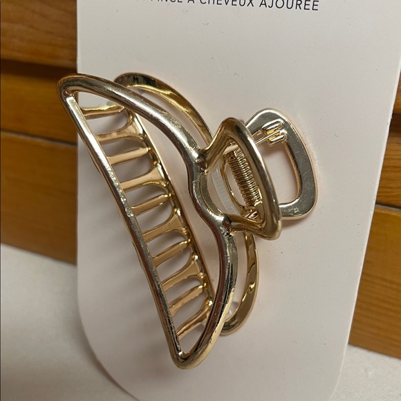 Kitsch Gold Open-Frame Claw Clip - Picture 4 of 12